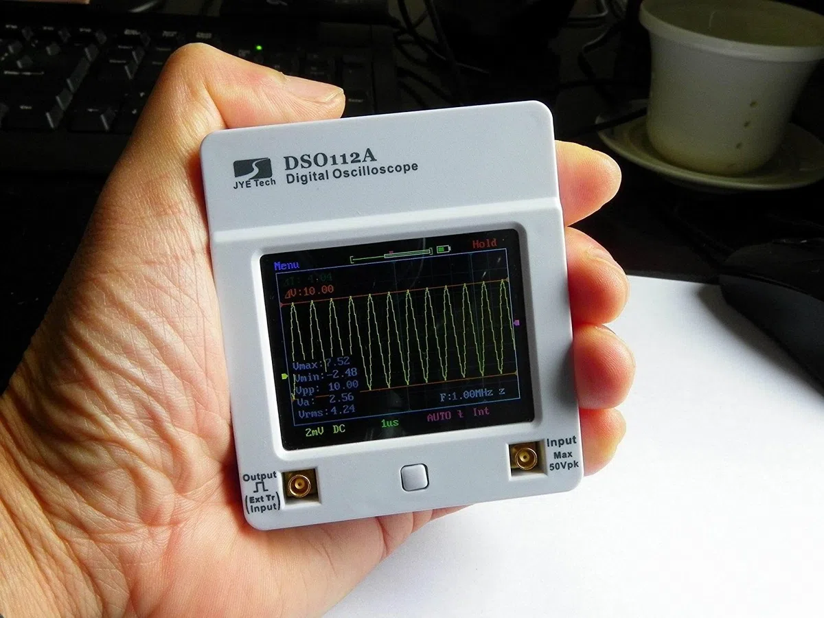 DollaTek DSO112A Digitales Taschen-Oszilloskop w/Screen 2.4inch TFT Touchpanel, Standard-BNC-Prüfspitze, MCX Klippkabel und Batterie eingeschlossen